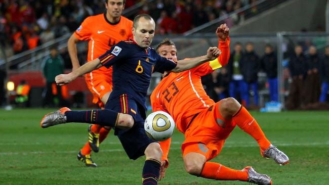 Iniesta ghi bàn trong hiệp phụ giúp Tây Ban Nha vượt qua Hà Lan trong trận chung kết World Cup 2010. Ảnh: AP.