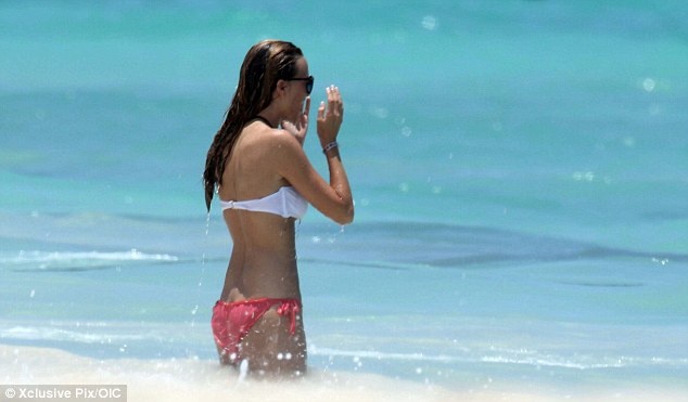 Hy vọng quãng thời gian nghỉ ngơi quý báu bên Grassi sẽ giúp Sanchez nạp lại năng lượng trước khi bắt đầu cuộc hành trình mới.