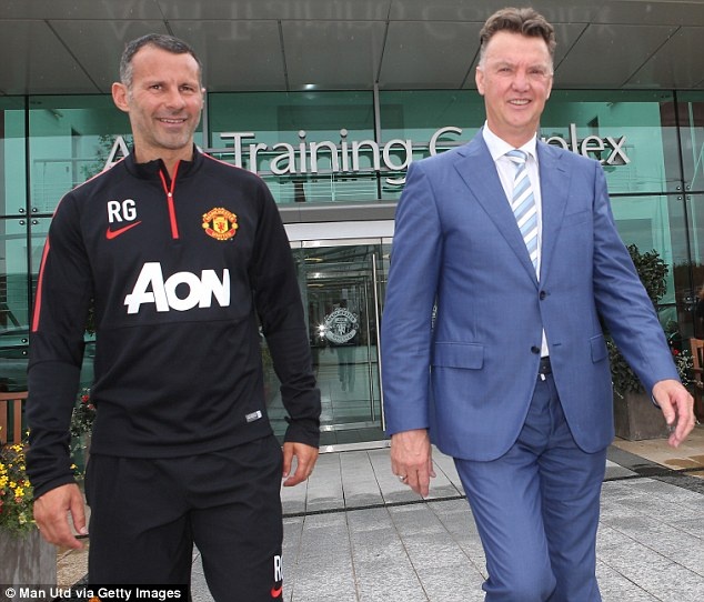 HLV Van Gaal tỏ ra khá khôn ngoan khi gây dựng mối quan hệ tốt đẹp với Ryan Giggs.