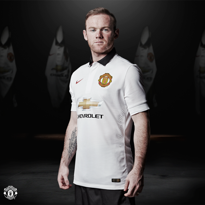 Rooney xuất hiện đầu tiên trong loạt ảnh mẫu áo đấu mới của Man Utd. 