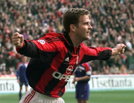 10. Oliver Bierhoff gia nhập AC Milan từ Udinese năm 1998 (30 tuổi) với mức giá 12,5 triệu euro. Ảnh: Getty Images.