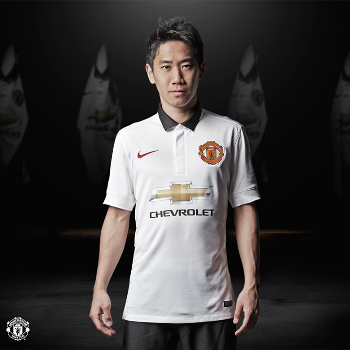 Trái ngược với những tin đồn rằng sẽ bị thanh lý, Kagawa vẫn xuất hiện trong bộ ảnh mới.