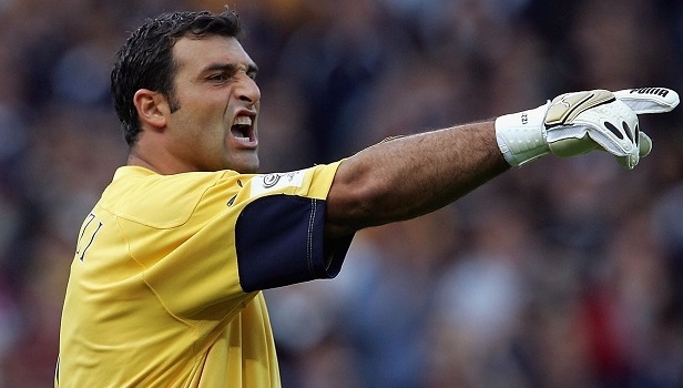 7. Angelo Peruzzi gia nhập Lazio từ Inter Milan năm 2000 (30 tuổi) với mức giá 17,9 triệu euro. Ảnh: Getty Images.