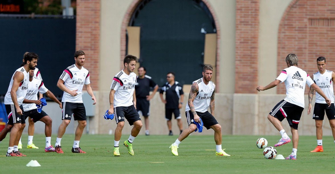 Có thể dễ dàng nhận ra một số gương mặt quen thuộc như Sergio Ramos, Fabio Coentrao... bên cạnh những cầu thủ trẻ.