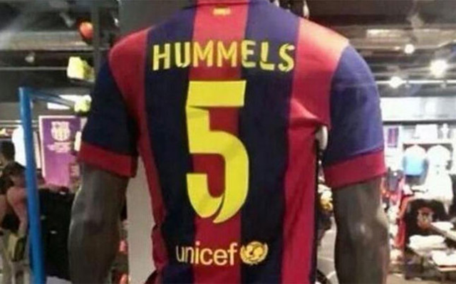 Ao dau cua Barcelona co in ten Hummels da duoc bay ban? hinh anh
