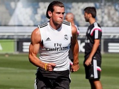 Gareth Bale khien CDV kinh ngac khi khoe body nhu luc si hinh anh