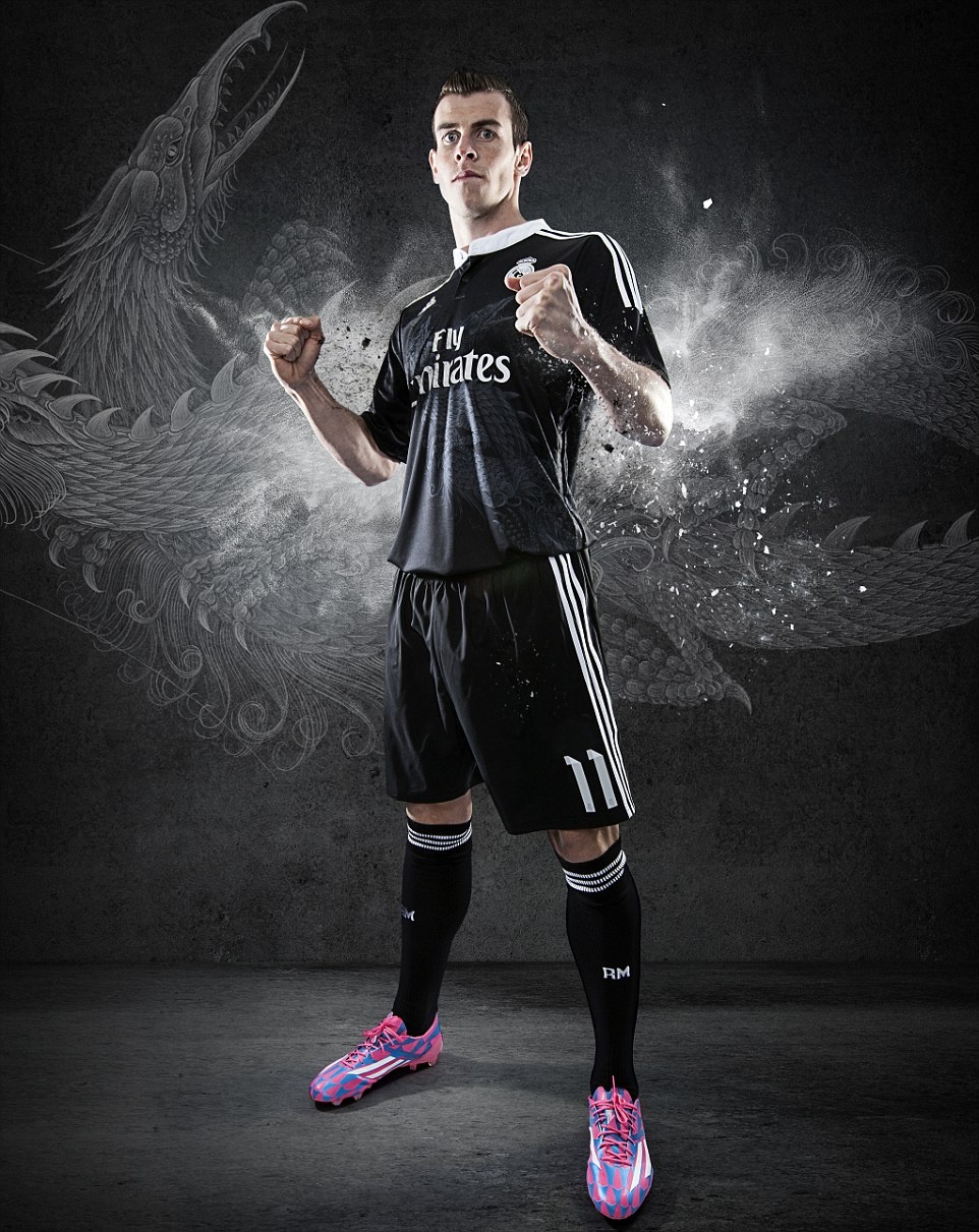 Gareth Bale nhìn đầy sức mạnh trong poster quảng bá mẫu áo mới.