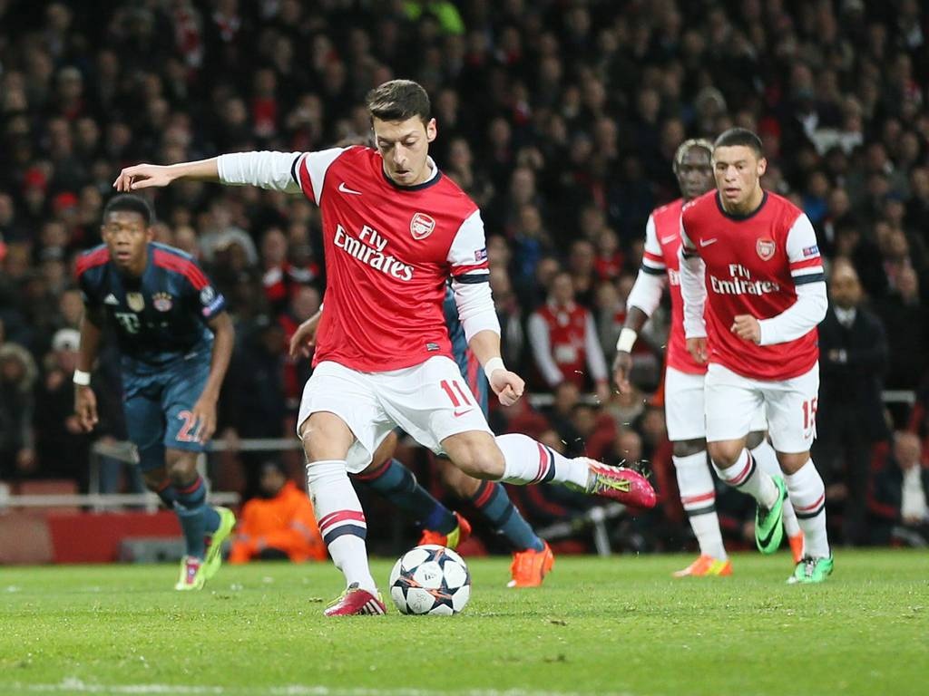 3. Mesut Ozil: Từ Real Madrid sang Arsenal mùa hè 2013 (42,5 triệu bảng).