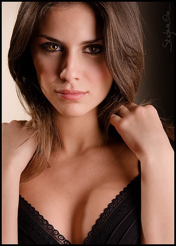 Caramis cho biết muốn sớm có con sau đám cưới với Destro.