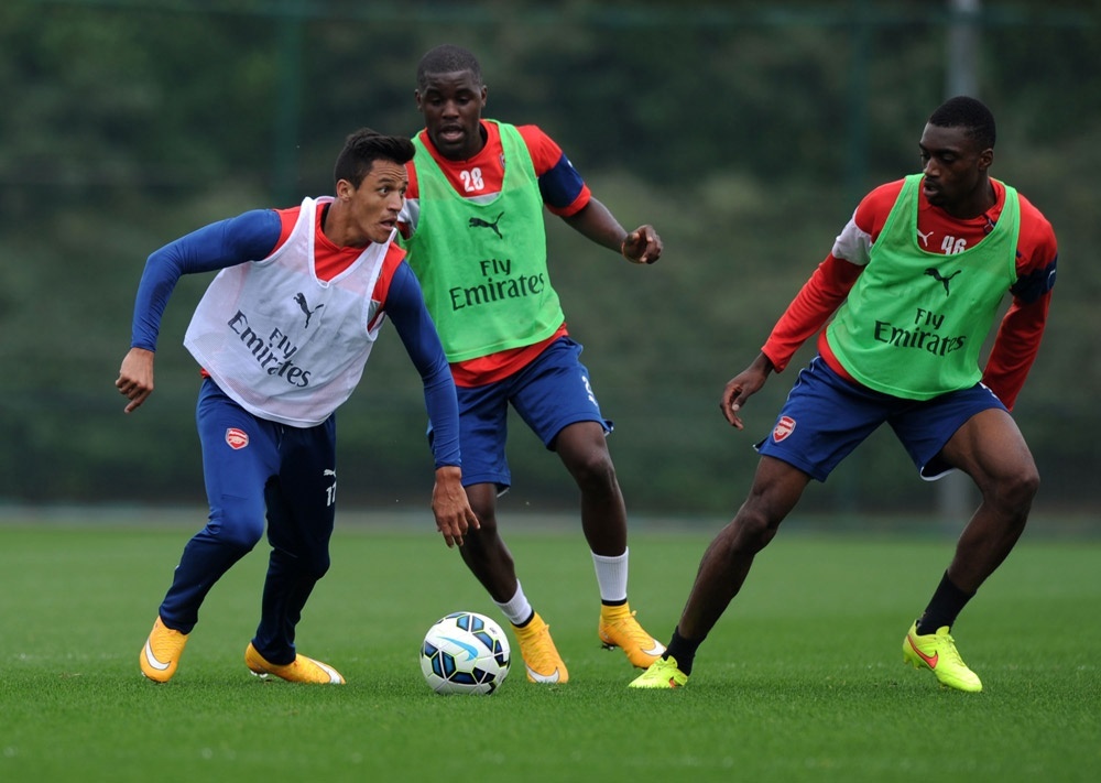 Tân binh Alexis Sanchez cũng thể hiện những kĩ năng của bản thân.