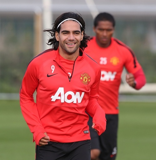 Falcao tươi cười dù vẫn chưa ghi được bàn nào cho Man Utd.