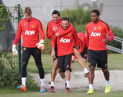 Mata va De Gea cong Di Maria den san tap hinh anh