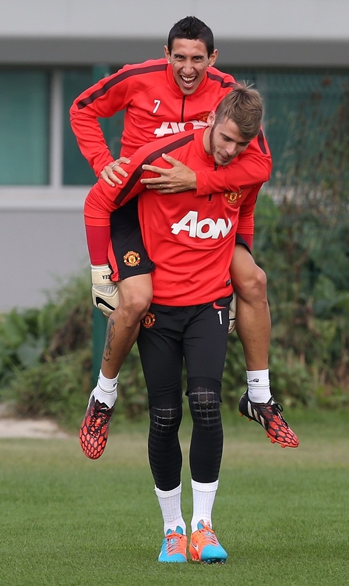 ... và De Gea đã làm thay