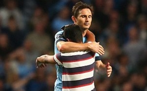 Fan cuong bi bat vi dot nhap vao san om Lampard hinh anh
