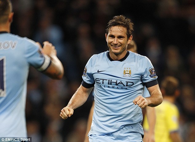 HLV Man City: 'Lampard xung dang voi nhung cai om' hinh anh