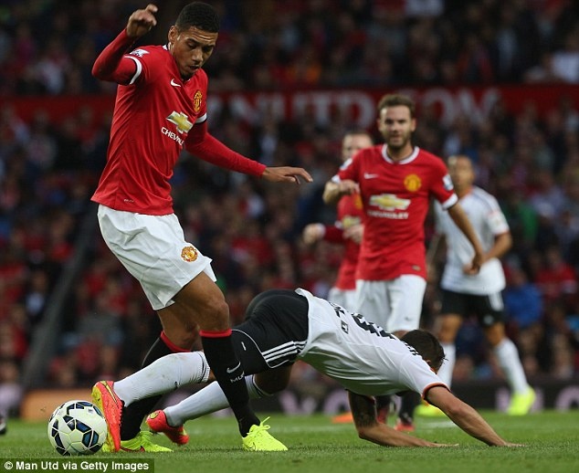 Smalling chan thuong, Man Utd khung hoang hang thu hinh anh