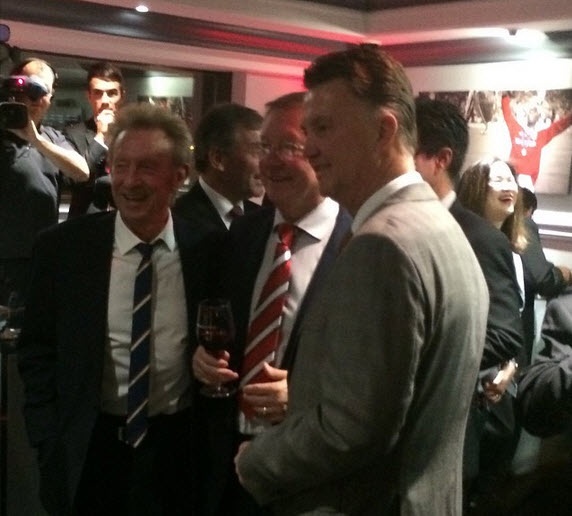 HLV Van Gaal lan dau cham mat Sir Alex tai Old Trafford hinh anh