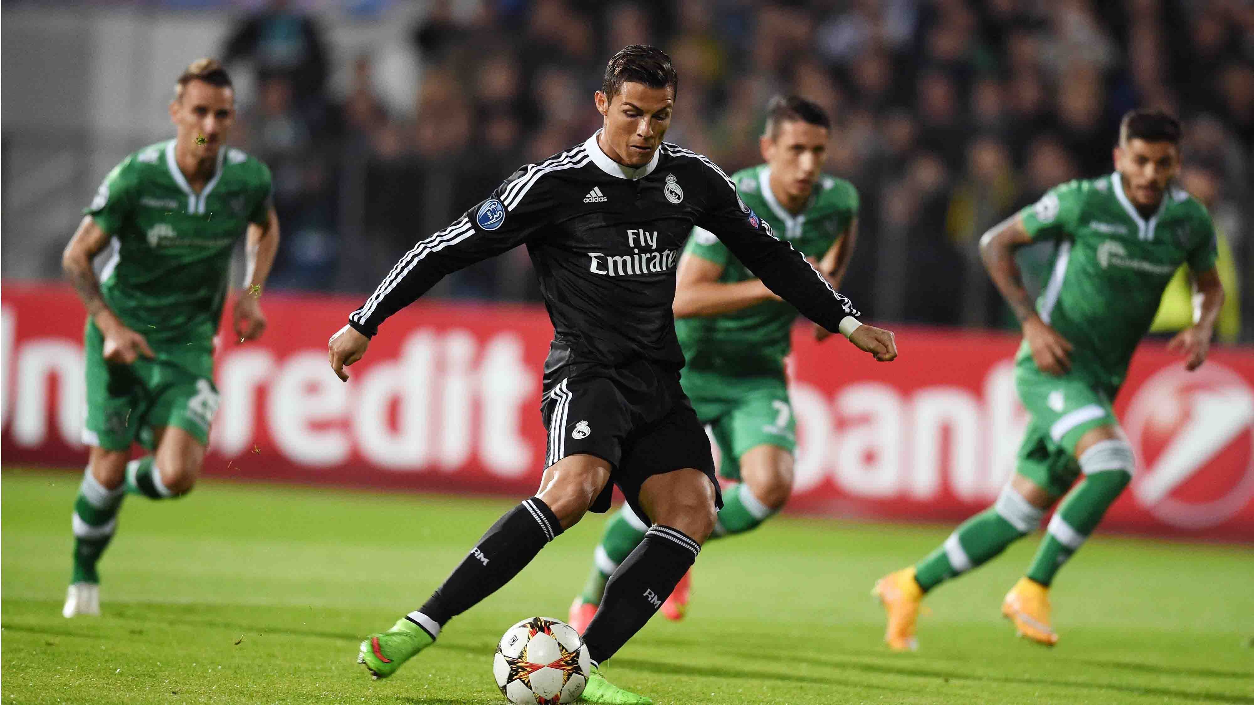 HLV Ancelotti tiet lo ve chan thuong cua Ronaldo hinh anh