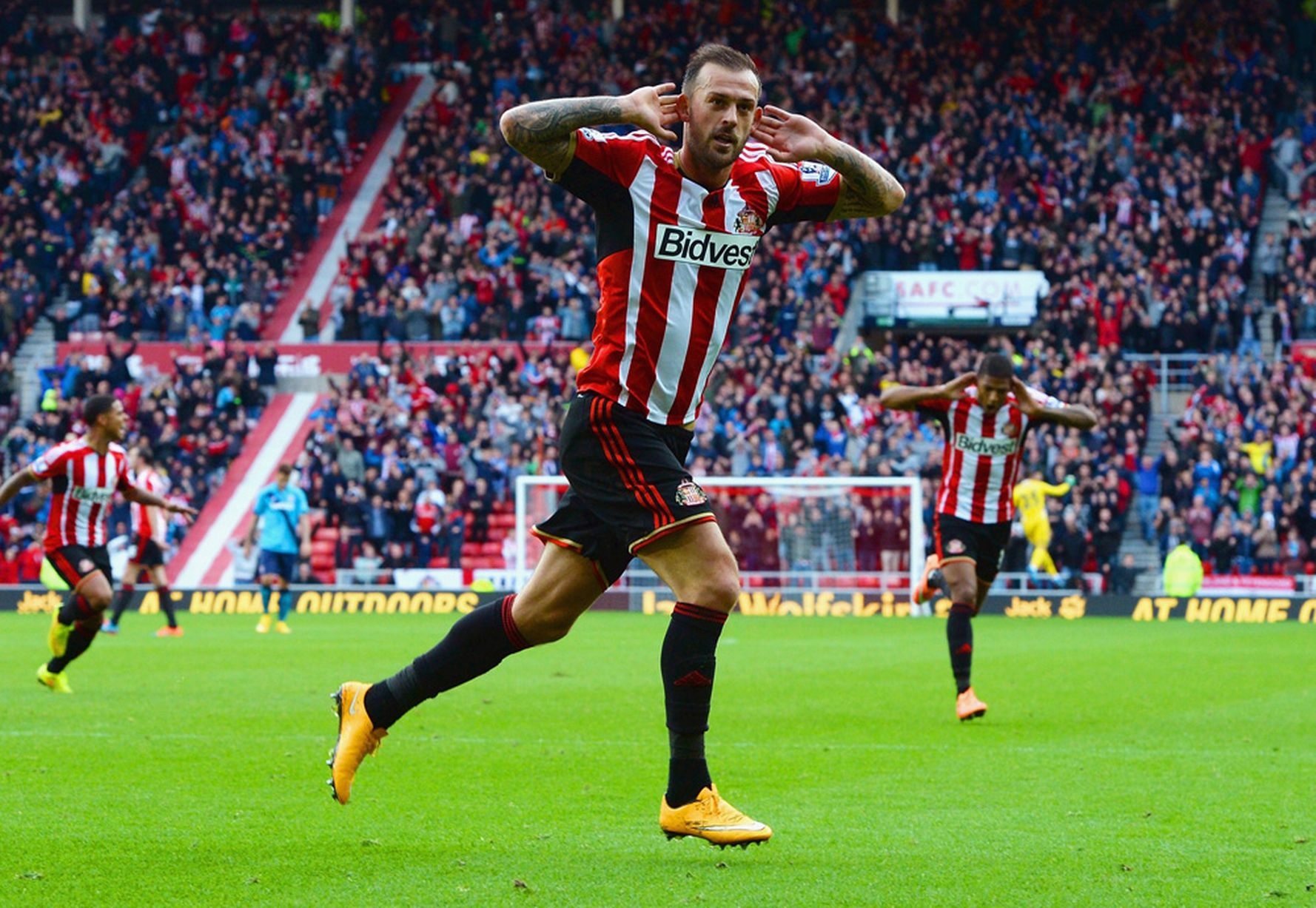 Tiền đạo - Steven Fletcher (Sunderland): Cú đúp của Fletcher vào lưới Stoke đã mang về trọn vẹn 3 điểm cho 