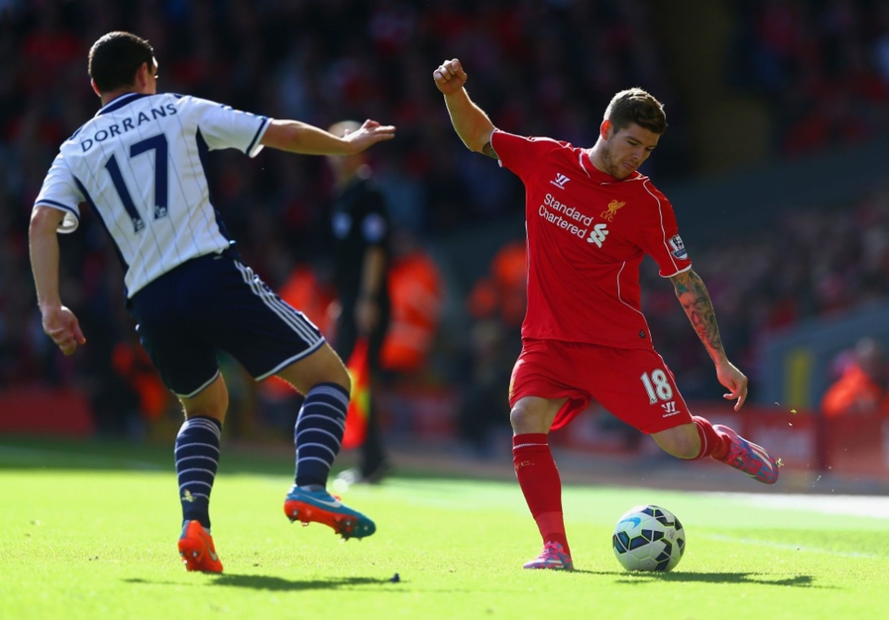 Hậu vệ trái - Alberto Moreno (Liverpool): Moreno lại có một trận đấu ấn tượng trong màu áo Liverpool với khả năng tham gia hỗ trợ tấn công tuyệt vời.