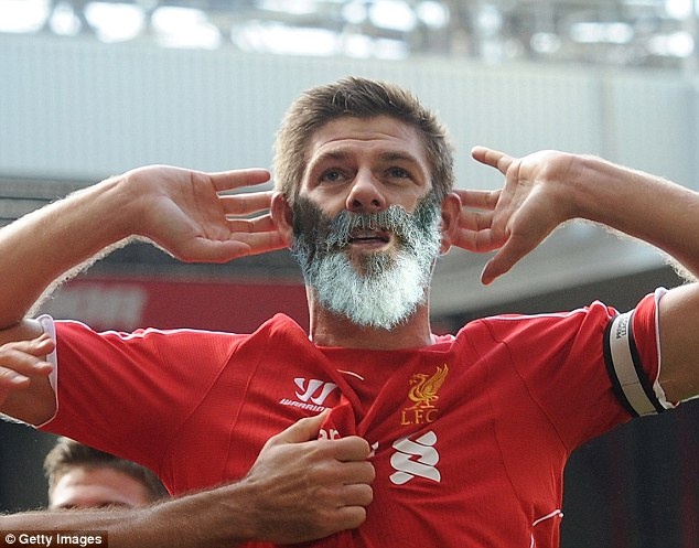 Đối thủ cũ của Keane - Gerrard ở góc máy này có vẻ khá hợp với kiểu râu rậm. 