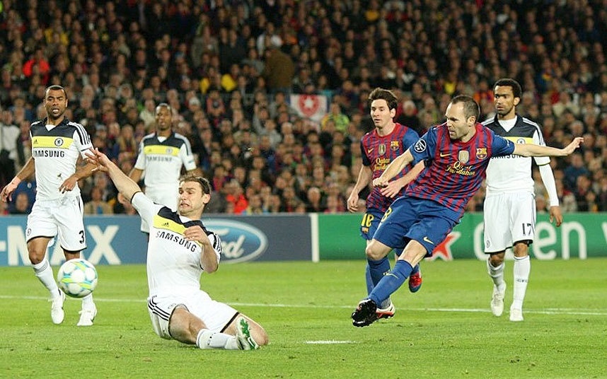 HLV Guardiola cũng nêu ra hai trận đấu đáng nhớ nhất trong quãng thời gian tại vị ở Barcelona của ông: