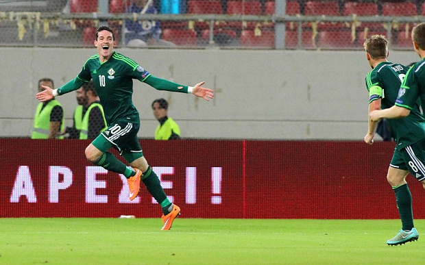 Tiền đạo - Kyle Lafferty (Bắc Ai Len): Ghi bàn trong cả hai chiến thắng trước Đảo Faroe và Hy Lạp, Lafferty gây ấn tượng mạnh trong màu áo Bắc Ai Len.