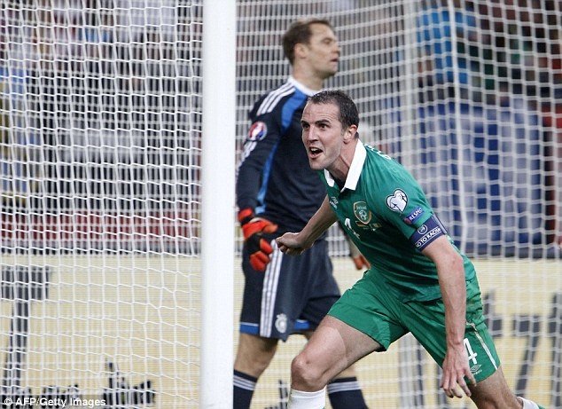 Trung vệ - John O Shea (Ai Len): Không chỉ làm tốt vai trò chỉ đạo phòng ngự, O Shea còn tự mình ghi bàn góp công vào trận hòa 1-1 đầy bất ngờ của Ai Len trước ĐT Đức hùng mạnh.