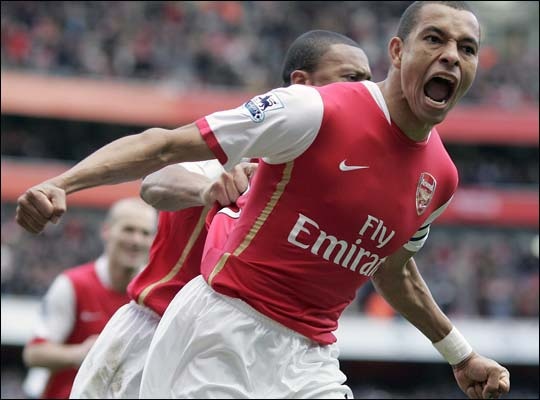 Về Gilberto Silva: 
