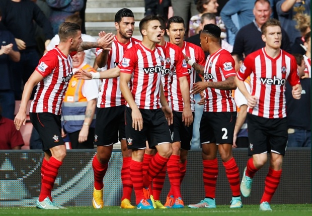 Southampton gây ấn tượng mạnh trong đầu mùa giải 2014-2015 bằng chiến thắng hủy diệt trước Sunderland ngay sau khi HLV Koeman nhận danh hiệu HLV xuất sắc nhất tháng. Hai pha đá phản lưới nhà của các cầu thủ Sunderland góp phần vào chiến thắng ấn tượng của Southampton, bên cạnh cú đúp của Pelle cùng các bàn thắng của Cork, Tadic, Wanyama và Mane.