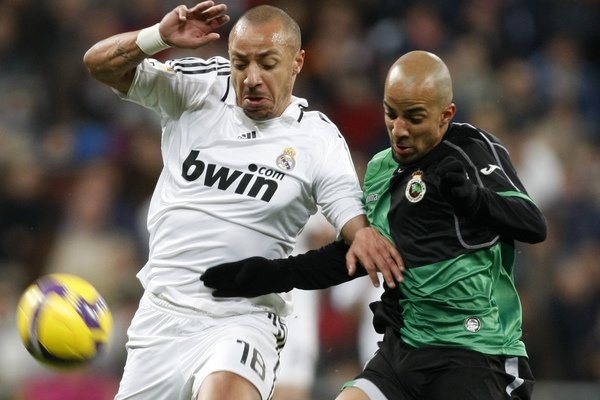 Julien Faubert: Ngay cả Faubert cũng không thể tin nổi cầu thủ này có thể khoác áo Real Madrid. Mượn Faubert từ West Ham, Real Madrid đã nhanh chóng nhận ra sai lầm từ thương vụ này  khi tiền vệ người Pháp chỉ ra sân vỏn vẹn 2 trận.
