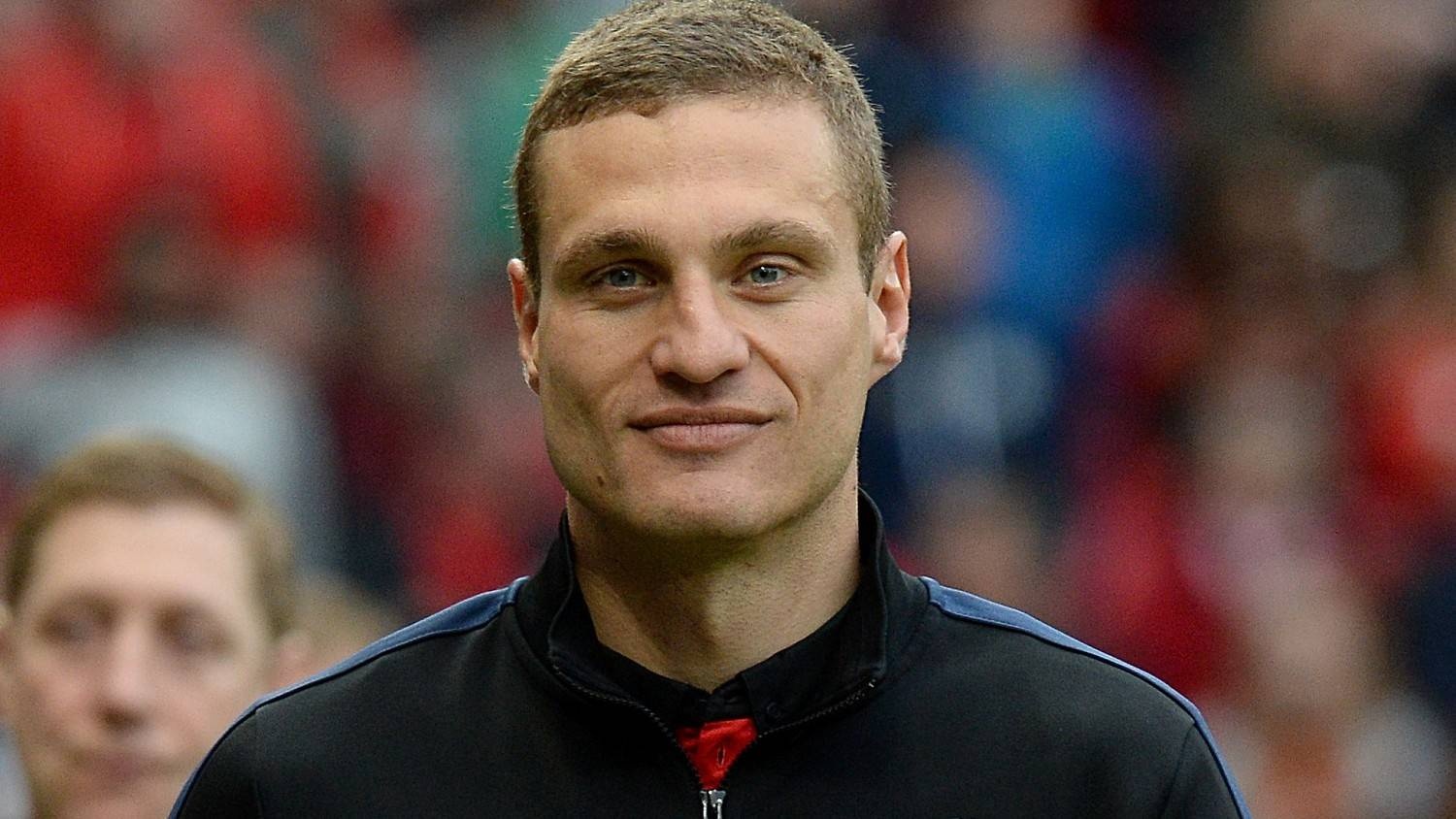 Nemanja Vidic: Ở thời kì đỉnh cao phong độ, Vidic cùng Rio Ferdinand hợp thành bộ đôi trung vệ lý tưởng với mọi đội bóng. Điểm yếu tốc độ của Vidic được khả năng phán đoán của Rio Ferdinand bù trừ, còn điểm mạnh của Vidic là lối chơi mạnh mẽ cùng những pha ghi bàn bằng đầu trong những tình huống cố định.