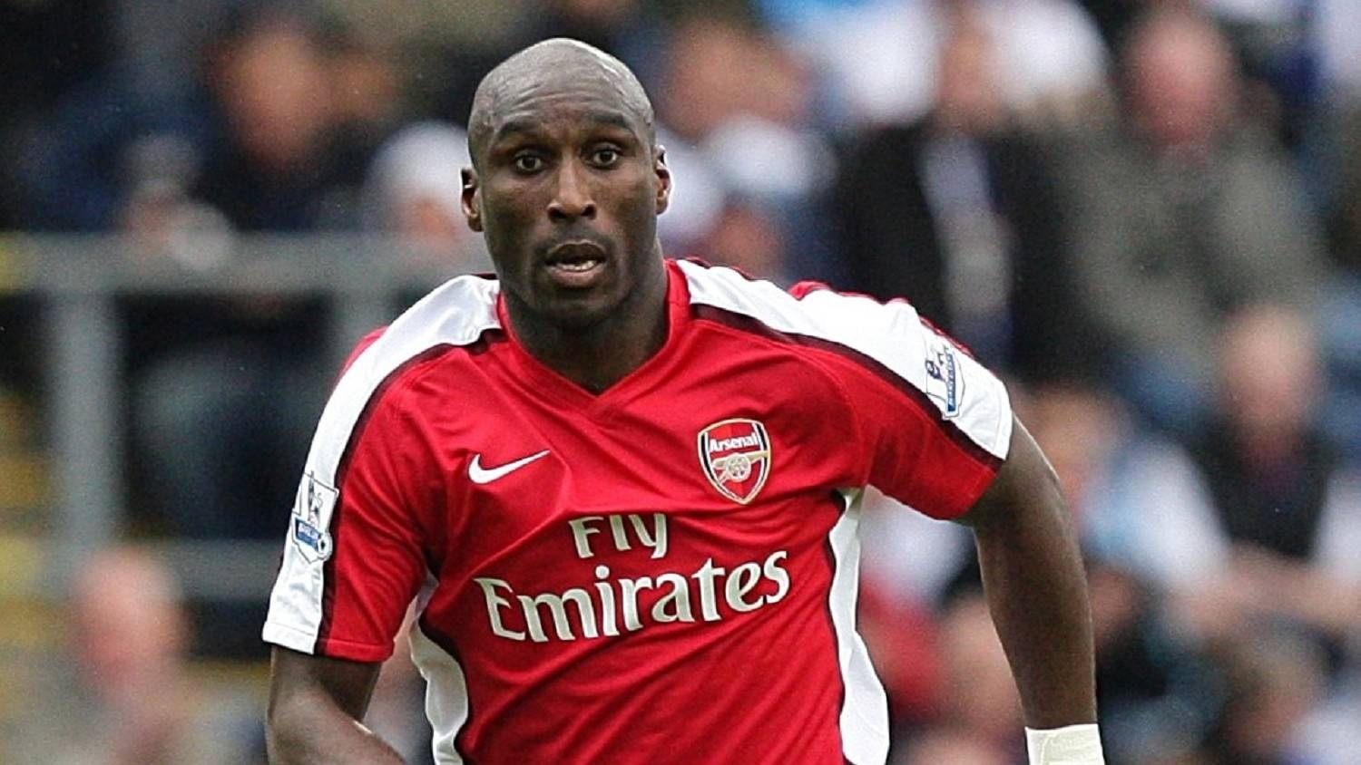 Sol Campbell: Không giống Tony Adams hay Terry, Campbell thi đấu cho khá nhiều câu lạc bộ tại Premier League nhưng gây dựng tên tuổi trong màu áo Tottenham và Arsenal. Sol Campbell là mảnh ghép quan trọng giúp Arsenal thống trị những năm đầu thập niên trước, đặc biệt là chiến tích mùa giải bất bại 2003/04.