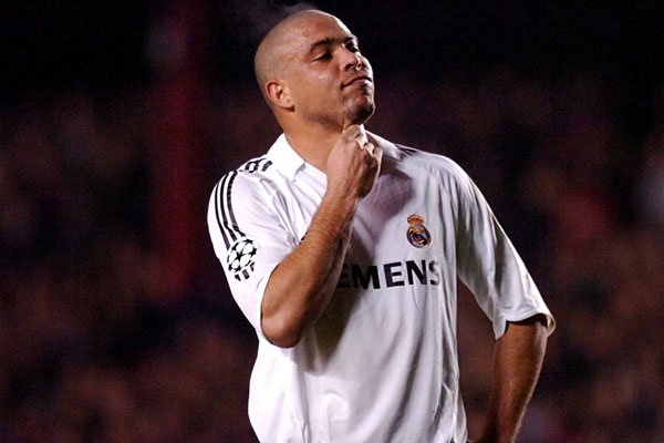 Ronaldo: Từng thi đấu cho Barcelona và được Inter Milan cưu mang nhưng Ronaldo đã bất ngờ đòi gia nhập Real Madrid. Đến tận thời điểm này, nhiều CĐV Inter Milan vẫn không tha thứ cho Ronaldo vì quyết định này.