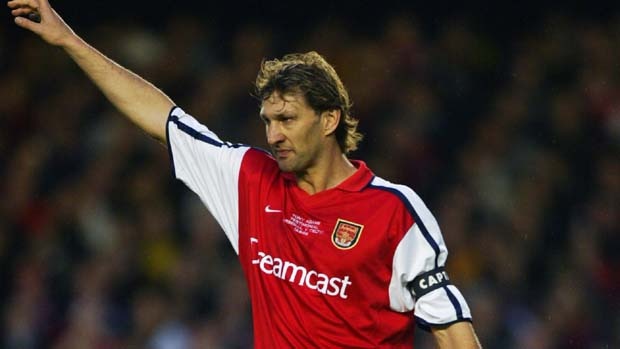 Tony Adams (Arsenal): Cả sự nghiệp chỉ gắn bó trong màu áo Arsenal, Tony Adams là biểu tượng của 