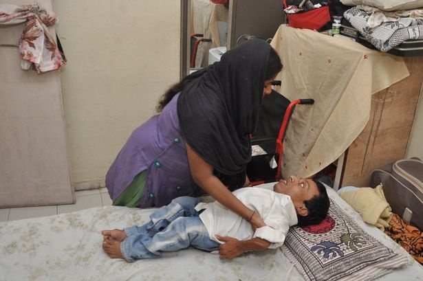 Chuyen tinh kho tin cua anh chang co chieu cao hon mot met hinh anh