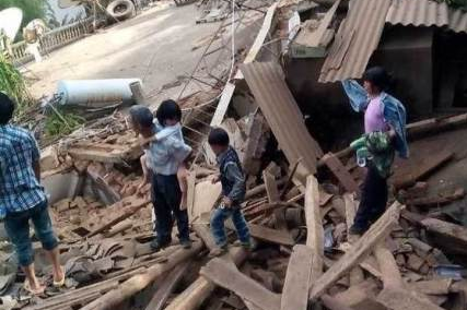 Hien truong tan hoang sau dong dat o tay nam Trung Quoc hinh anh