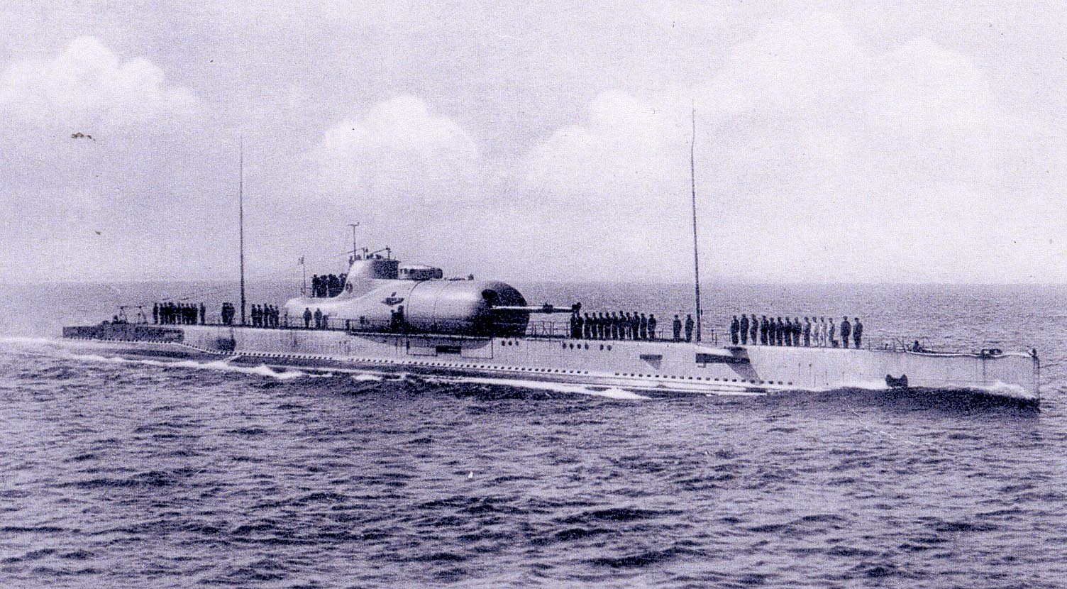 Tàu ngầm pháo hạm Surcouf là chiếc tàu ngầm có pháo hạm lớn nhất trong chiến tranh thế giới thứ 2. Ảnh Shipstamps