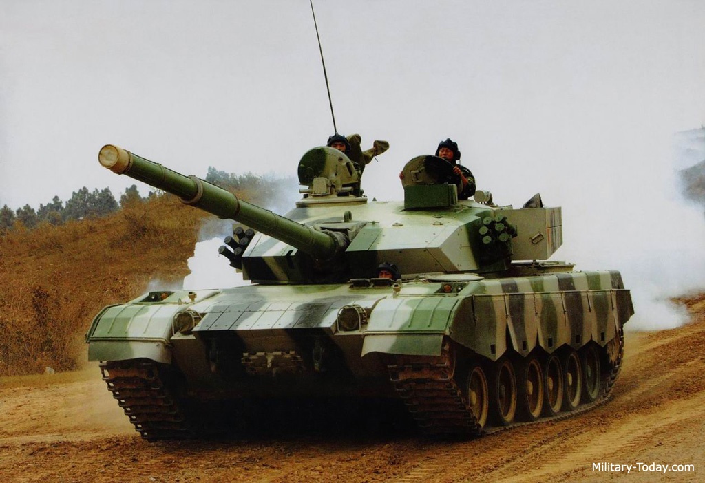 Xe tang Trung Quoc hong giua duong dua hinh anh