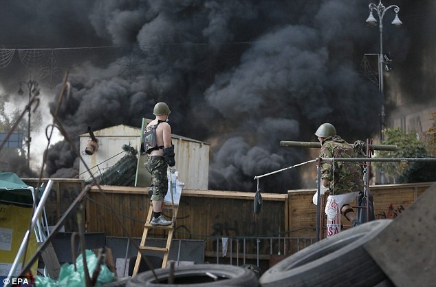 Bao loan bung no o Ukraina, thu do Kiev chim trong bien lua hinh anh