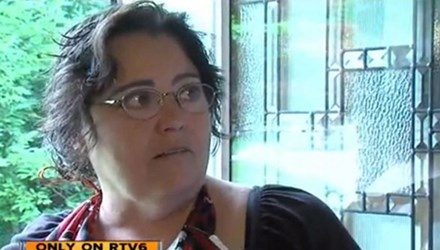 Goa phu mo cua de cho chim ria xac chong hinh anh