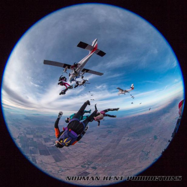 Can canh man bieu dien nhay du cua 63 phu nu hinh anh