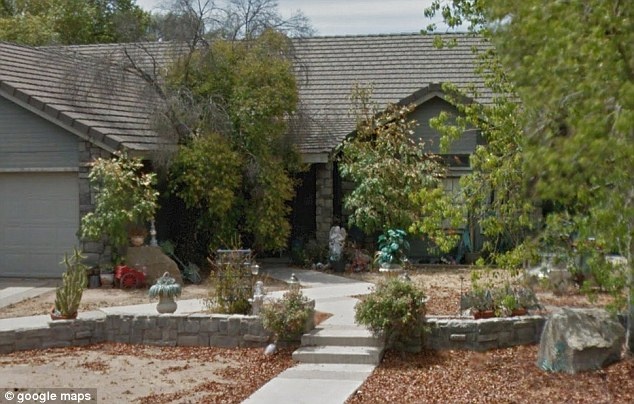 De xac me 4 nam tren giuong vi so canh sat nghi ngo hinh anh