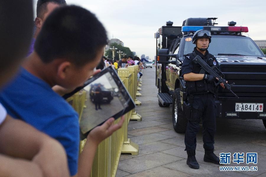 Một nhiệm vụ khó khăn khác là bắn quả táo trên đầu hoặc tay đồng đội.