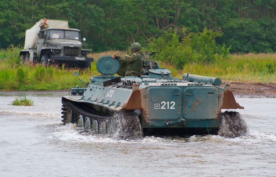 Đi cùng rồng lửa BM-21 là