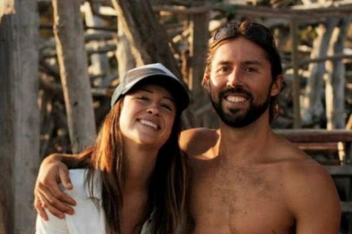 Mat mang sau khi cau hon ban gai tren dinh nui hinh anh