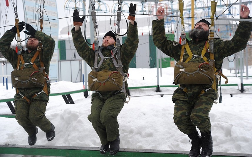 Ukraina bat giu '10 linh du Nga ' hinh anh