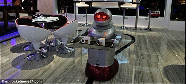 Số lượng nhà hành và khách sạn ở Trung Quốc sử dụng robot làm nhân viên ngày càng tăng.