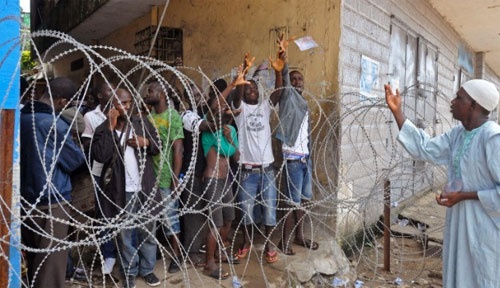 Cuoc song thieu thon trong khu cach ly West Point, thu do Monrovia, Liberia. hinh anh