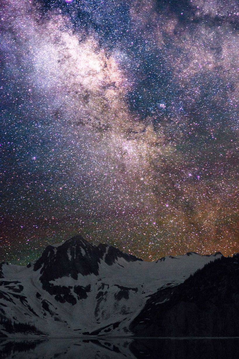 Phải chăng ai đó đã rắc bụi chốn thần tiên lên hồ Snowmass? Stargazer Matt Payne thích chụp ảnh đêm vì bầu trời mang lại cho anh sức sáng tạo vô tận.